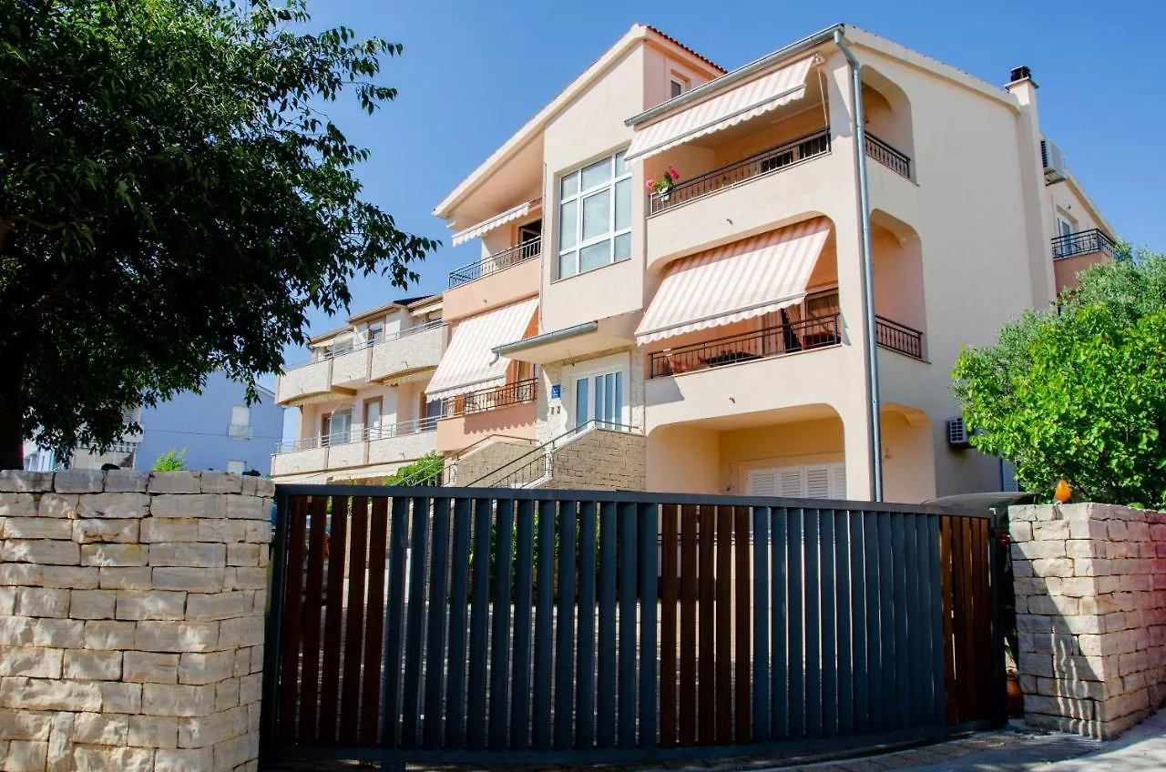 Apartments Kraljic 자다르